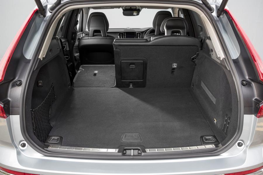 Багажник Volvo XC60 D4 Inscription 2017 года  (UK) (фото 111 из 172)
